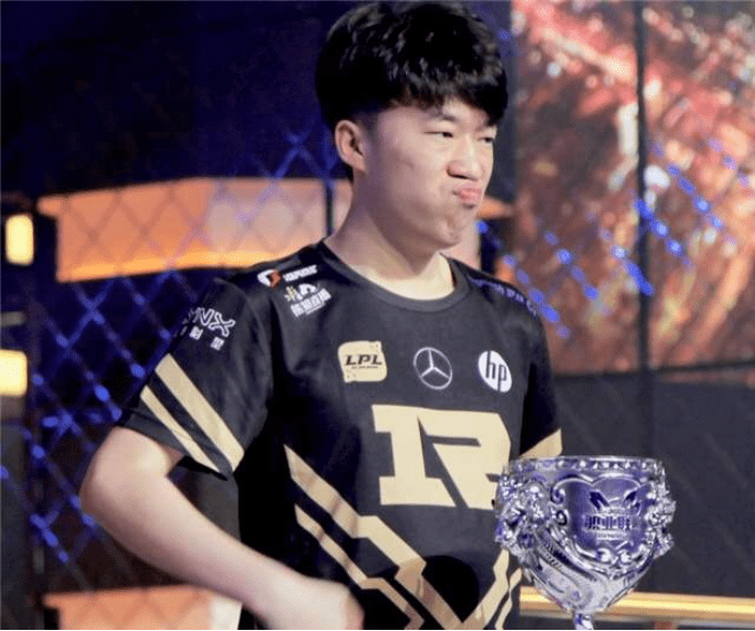 阵容上的短