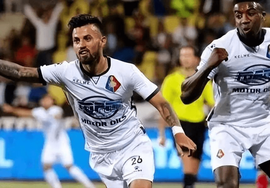 让我们拭目 让我们拭目