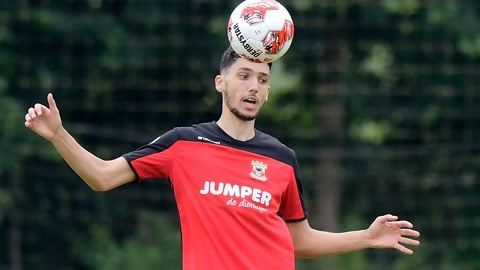 他需要不仅 他需要不仅