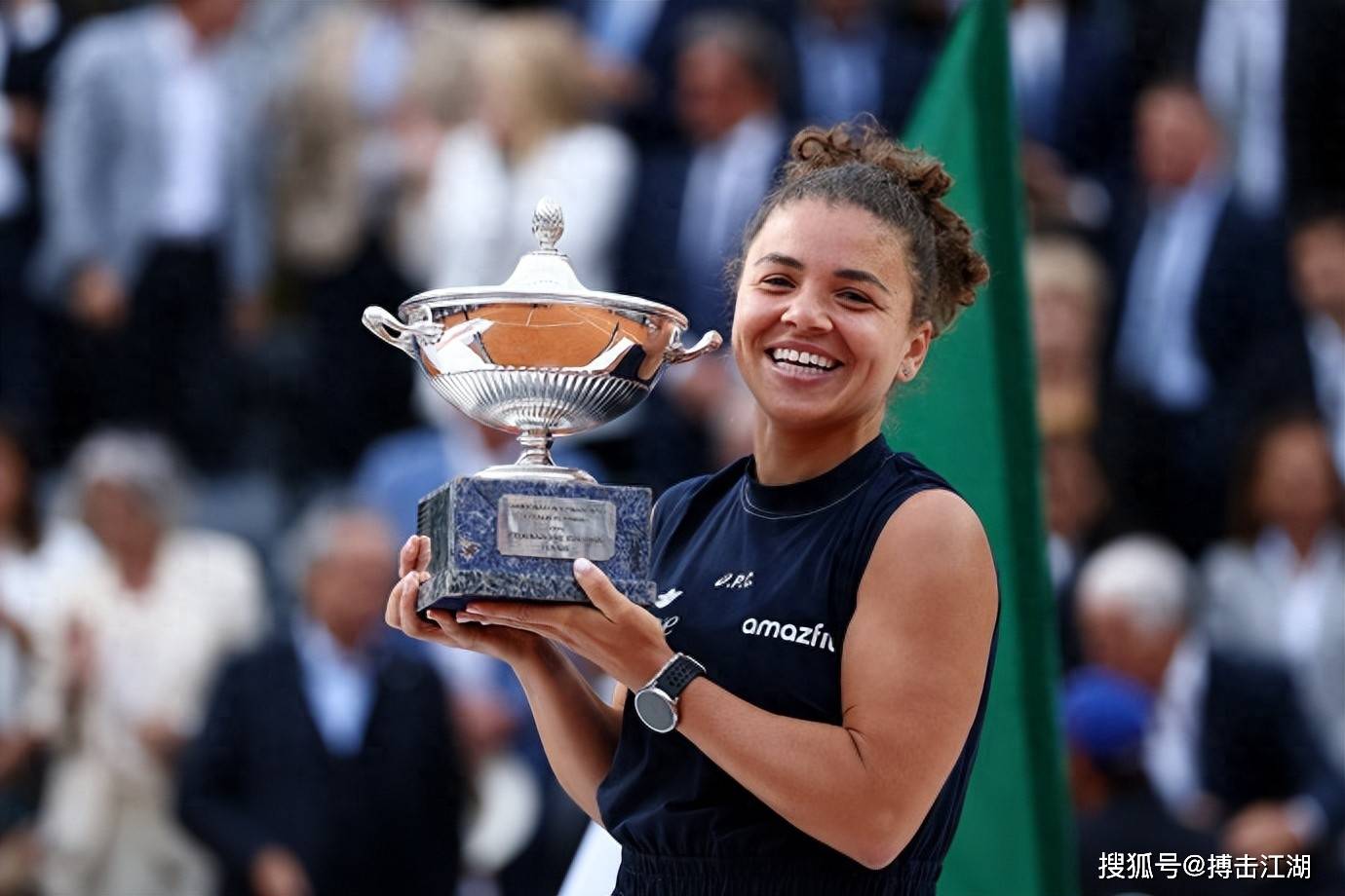 款在现代足 款在现代足